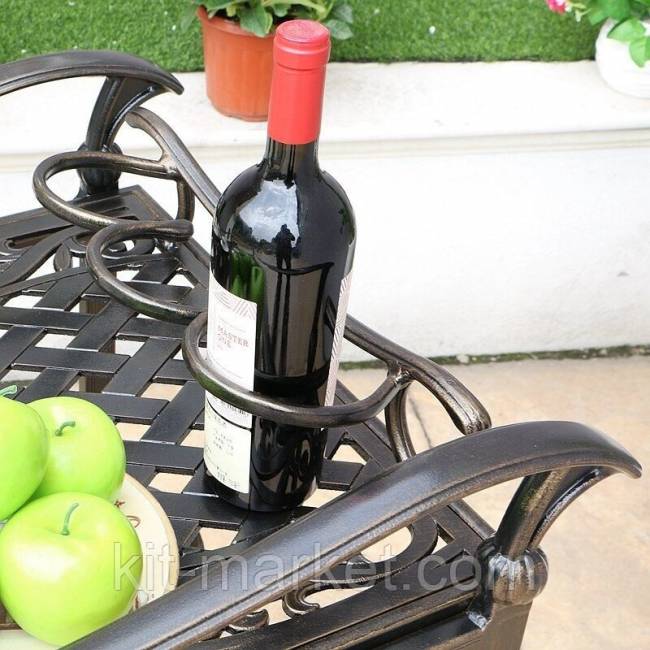 Сервировочный столик Latin из литого алюминия Сервировочный столик Latin из литого алюминия